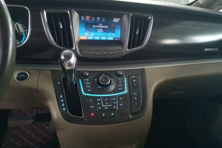 Used Buick GL8 2013 3.0L GT Luxury Business Haoya Edition Audio And AC Panel