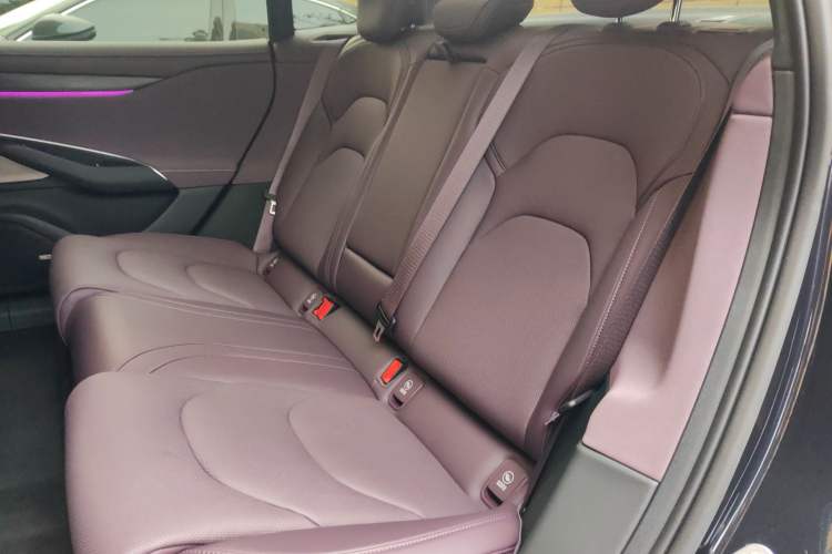 Used Xiaomi Auto SU7 2024 Four-Wheel Drive Ultra-Long Range Advanced Intelligent Driving Max Edition