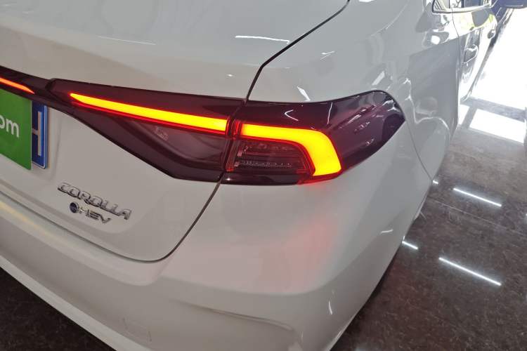 Used Toyota Corolla 2026 Model 1.8L Dual-Engine Elite Edition Exterior 3