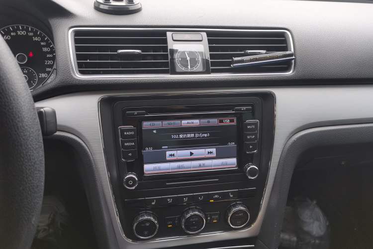 Used Volkswagen Passat 2014 2.0 TSI DSG Prestige Edition Audio And AC Panel