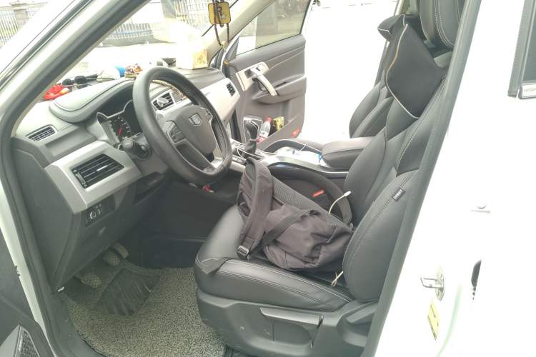 Used Geely Auto Emgrand X7 Sport 2016 2.0L Manual ZhiShang Version
