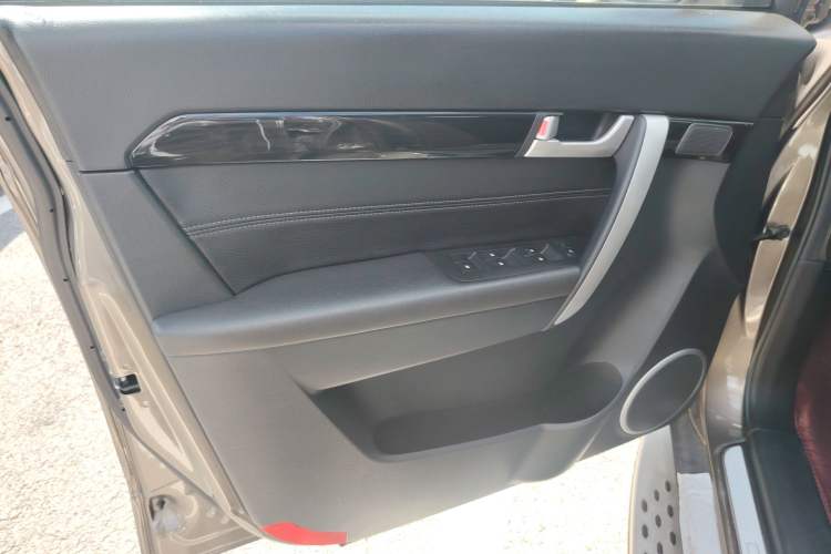 Used Chevrolet Captiva 2015 2.4L 4x4 Flagship Edition 7-Seater