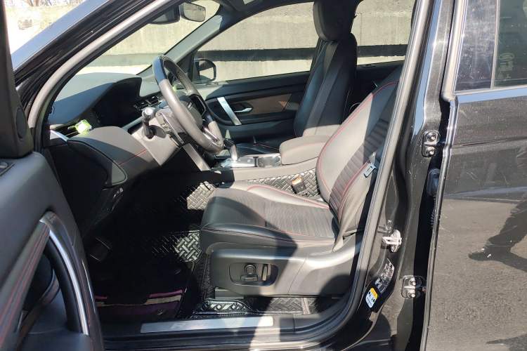 Used Land Rover Discovery Sport 2022 249 PS R-Dynamic SE Performance Tech Edition 5 Seats Left Front Seat