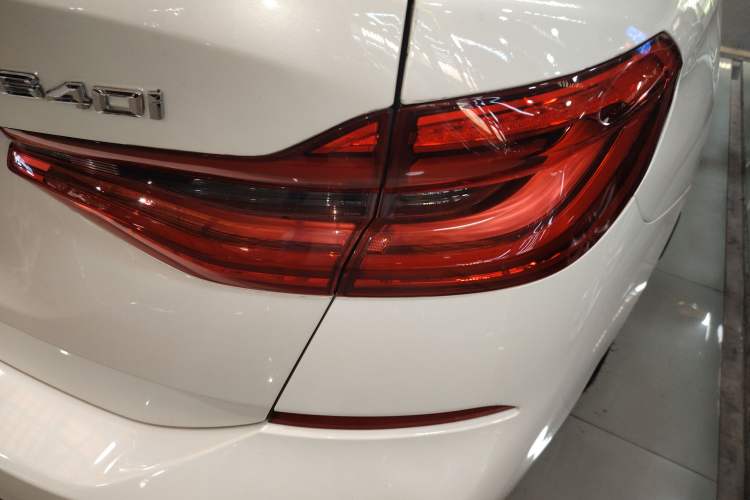 Used BMW 6 Series GT 2018 640i xDrive M Sport Package Right Rear Taillight