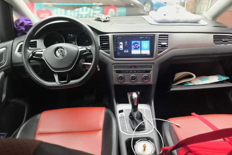 Used Volkswagen Golf Sportsvan 2018 1.6L Automatic Comfort Model Center Console