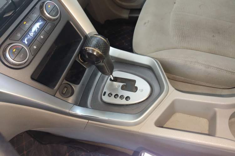 Used Venucia T70 2015 2.0L CVT Smart Edition
