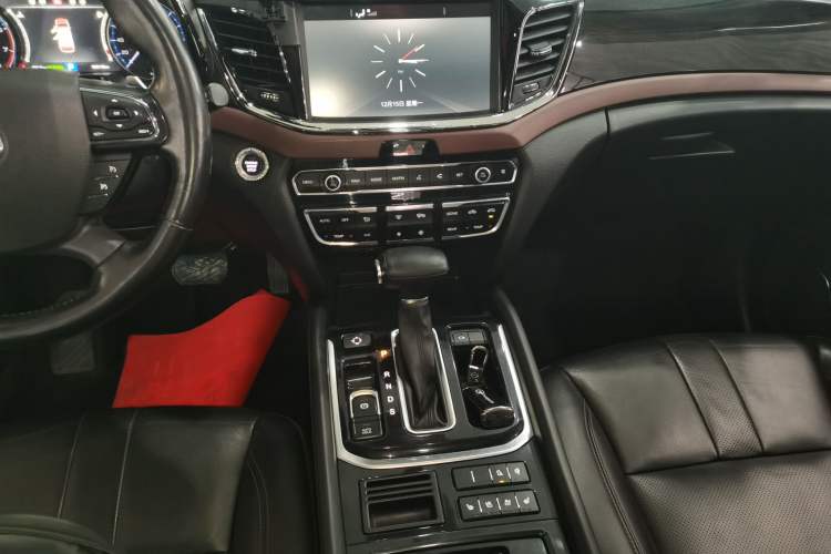 Used GAC Trumpchi GS8 2017 320T Two-Wheel Drive Luxury Smart Connectivity Version (7 Seats)
