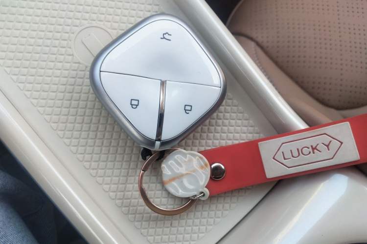 Used Wuling Bingo 2025 333 km Lingxi Connected Version Vehicle Key