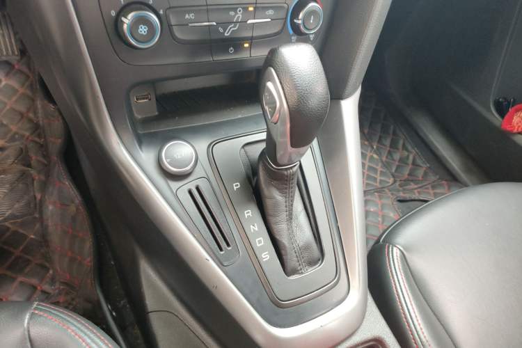 Used Ford Focus 2017 Hatchback 1.6L Automatic Comfort Plus SmartDrive Edition Gear Lever