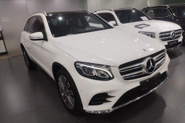 Used Mercedes-Benz GLC 2017 GLC 260 4MATIC Dynamic Edition Front Right 45 Deg