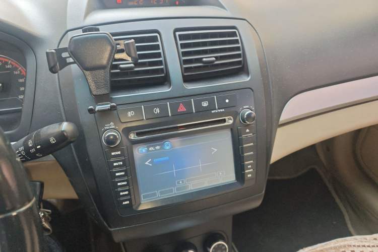 Used Lotus L5 2011 Sedan 1.6L Automatic Fashion Edition Audio And AC Panel