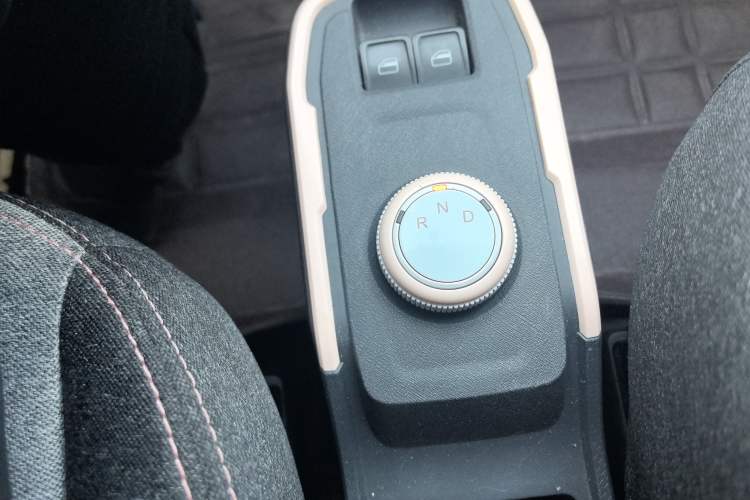 Used Chery QQ Ice Cream 2022 170km Sundae Phosphate Lithium-Ion
