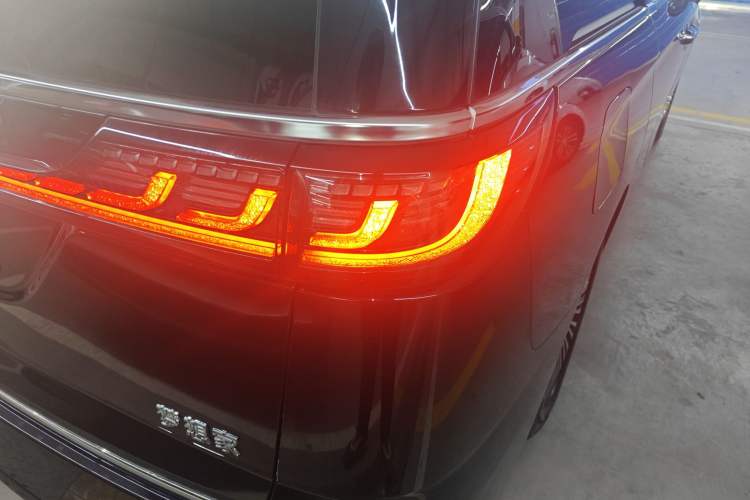 Used VOYAH Dream 2025 PHEV Four-Wheel-Drive Flagship Kunpeng Edition
