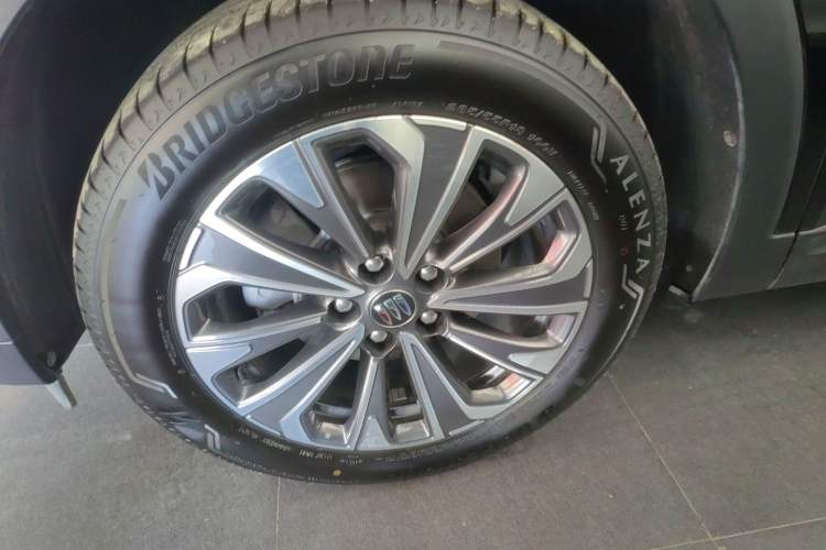 Used Buick Envision 2025 Encore Plus 28T Two-Wheel-Drive Platinum Edition