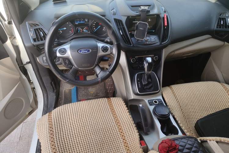 Used Ford Kuga 2013 2.0L GTDi Four-Wheel-Drive Elite Model Center Console