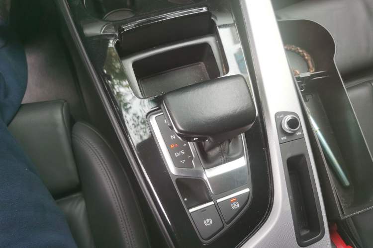 Used Audi A5 2022 Sportback 40 TFSI Fashionable and Dynamic Model Gear Lever