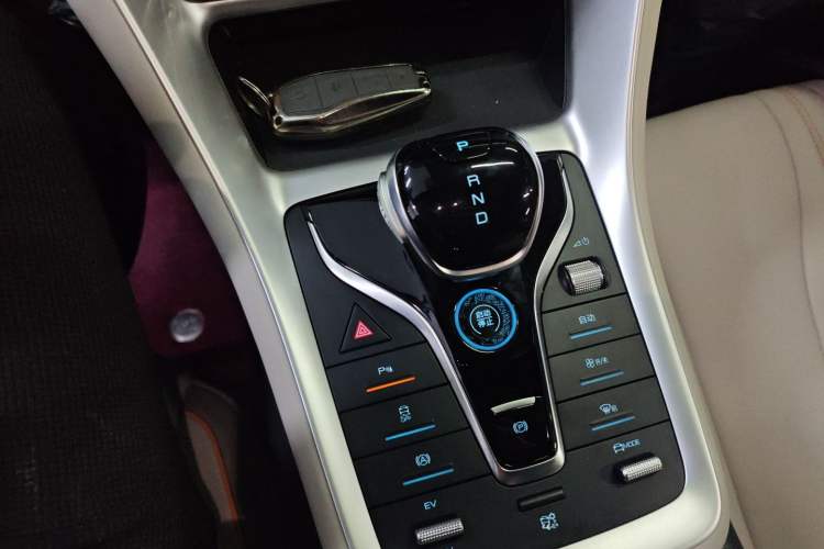 Used BYD Song Pro New Energy 2024 HONOR Edition DM-i 71KM Navigation Model Gear Lever