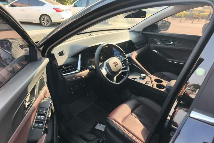 Used SOL X8 PLUS 2023 1.5 TGDI DCT Smart Edition 7-Seater