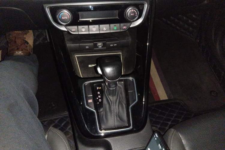 Used Kia Sportage R 2018 2.0L Automatic Smart Luxury Version China V Standard Gear Lever