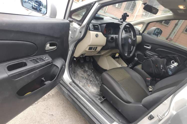 Used Venucia R50 2013 1.6L Manual Fashion Edition Driver Seat