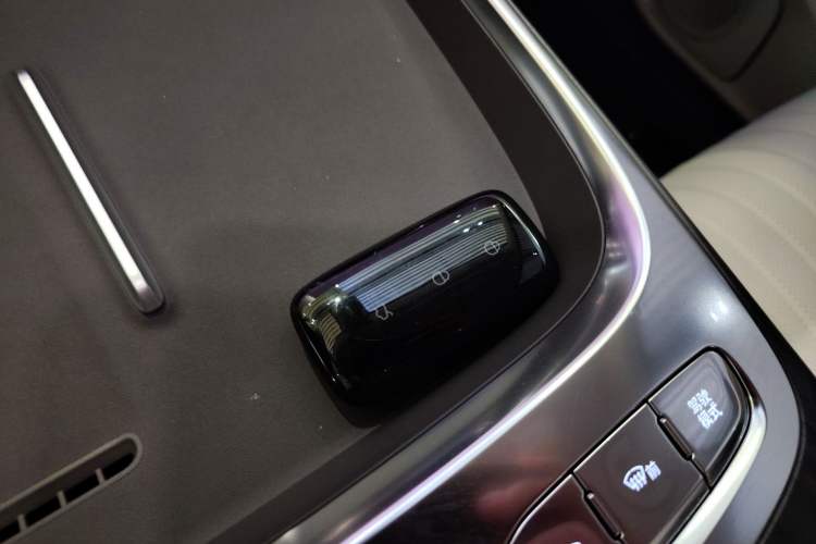 Used Geely Galaxy M9 2025 Model 230km Two-Wheel-Drive Exploration Edition Vehicle Key