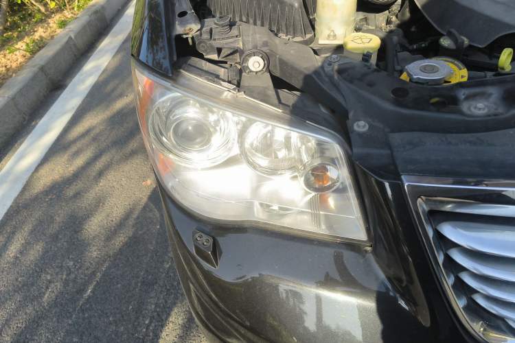 Used Chrysler Grand Voyager 2013 3.6L Luxury Edition Exterior 6