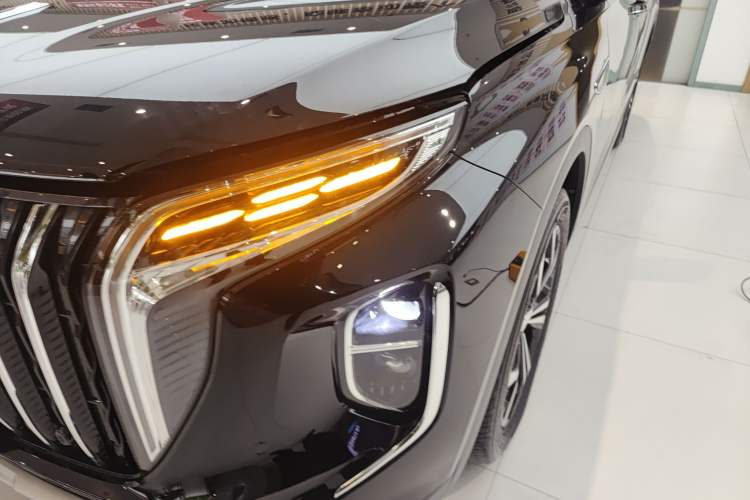 Used Hongqi HS7 2023 2.0T Automatic All-Wheel Drive Flagship Edition Six Seats Left Front Headlight