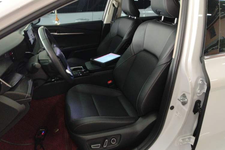 Used Toyota Camry 2024 Dual-Motor 2.0 HGVP Luxury Edition
