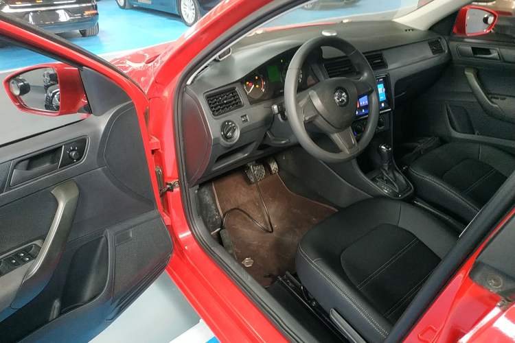 Used Skoda Rapid Spaceback 2014 1.6L Automatic Enjoyment Edition