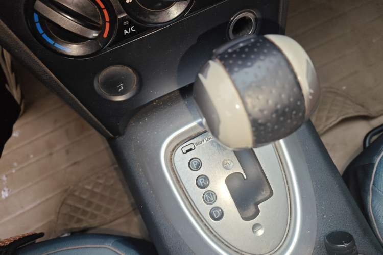 Used Nissan Qashqai 2008 20S Fire CVT 2WD Gear Lever