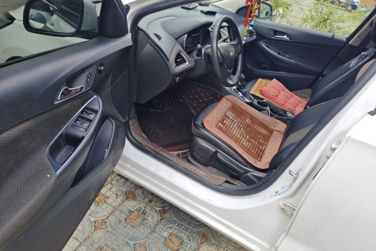 Used Chevrolet Cruze 2016 1.5L Automatic Luxury Edition Driver Seat