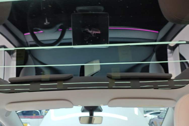 Used Tesla Model Y 2023 Long-Range All-Wheel-Drive Version
