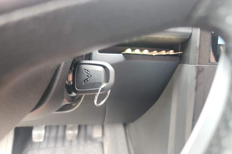 Used Wuling Hongguang PLUS 2019 1.5T Manual Standard Edition 5 Seats Vehicle Key