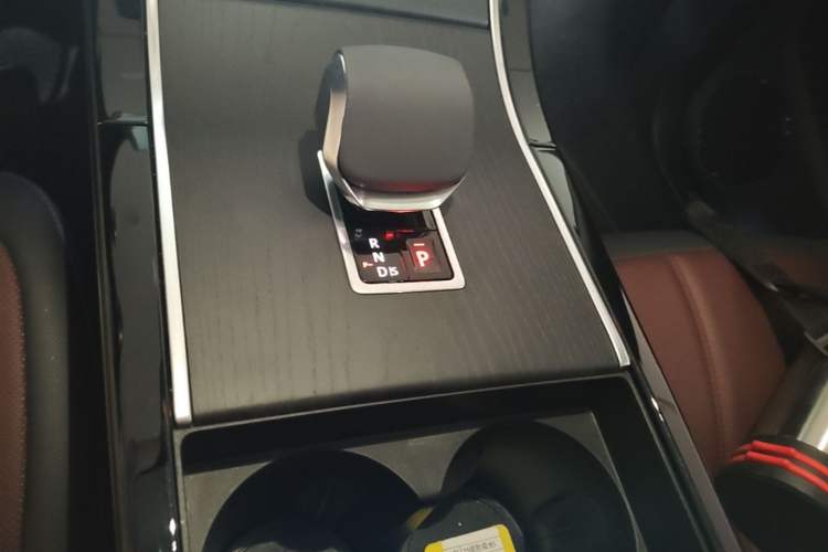 Used Land Rover Range Evoque 2024 Aurora L 249 PS Prestige Light-Chasing Edition
