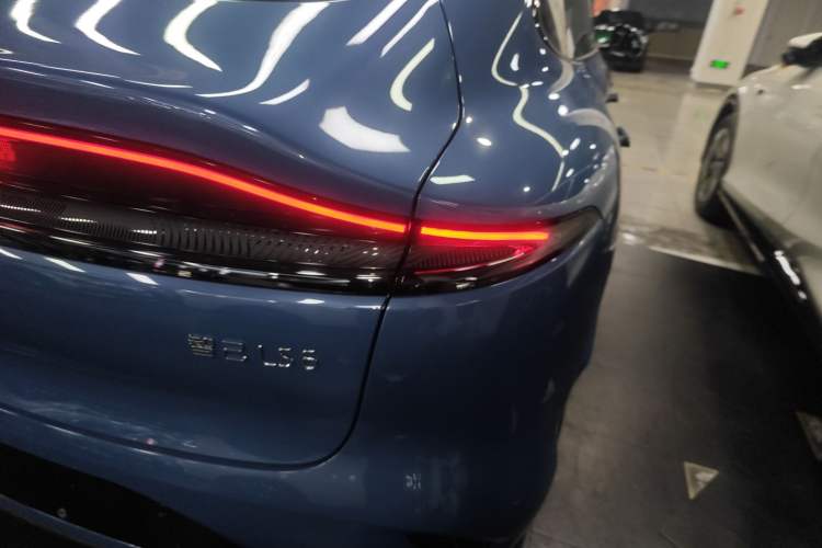 Used IM LS6 2025 Ultra-Powerful Lingxi Intelligent Enjoyment Edition Right Rear Taillight