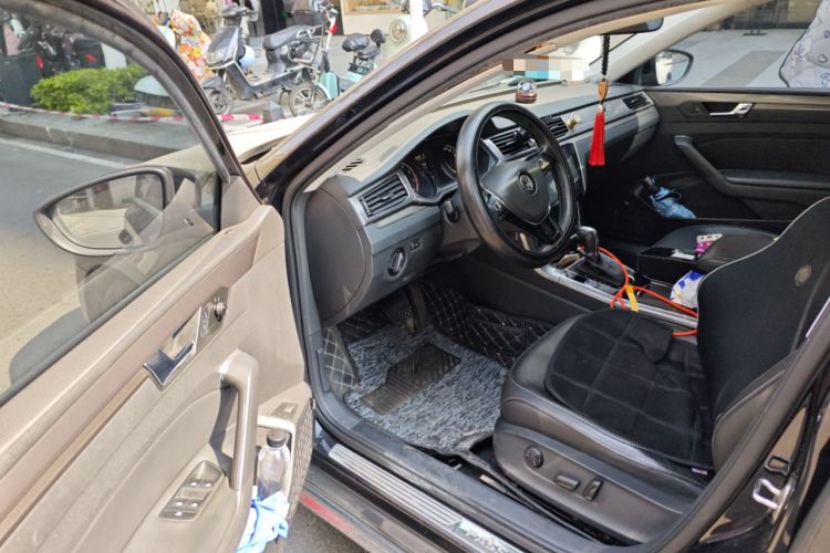 Used Volkswagen Passat 2016 330TSI DSG Luxury Edition Driver Seat