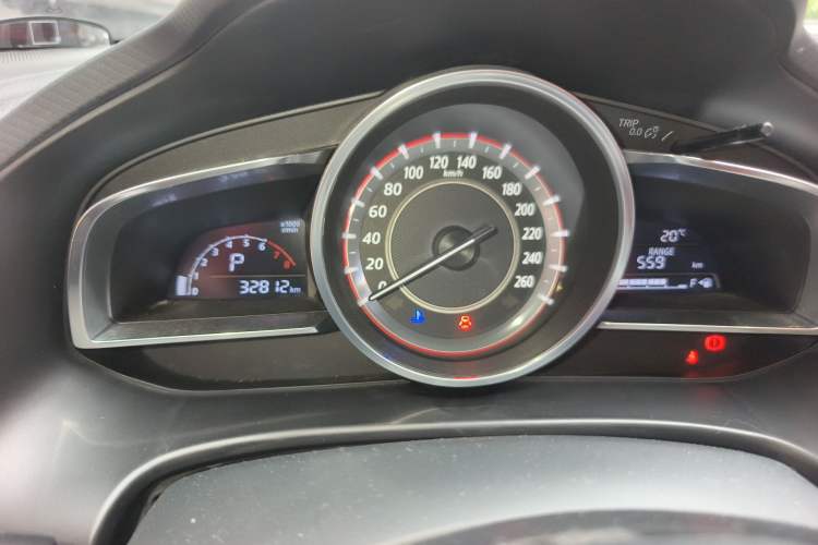 Used Mazda 3 Axela 2016 Sedan 1.5L Automatic Comfort Model