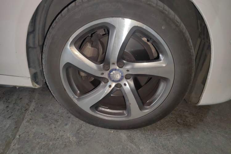 Used Mercedes-Benz E-Class 2017 E 200 L Sport 4MATIC Right Front Wheel Hub
