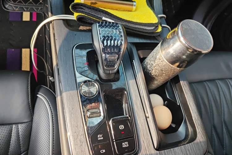 Used GAC Trumpchi GS8 2022 Double-Energy Series 2.0TM Four-Wheel Drive Premium Edition (7 Seats) Gear Lever