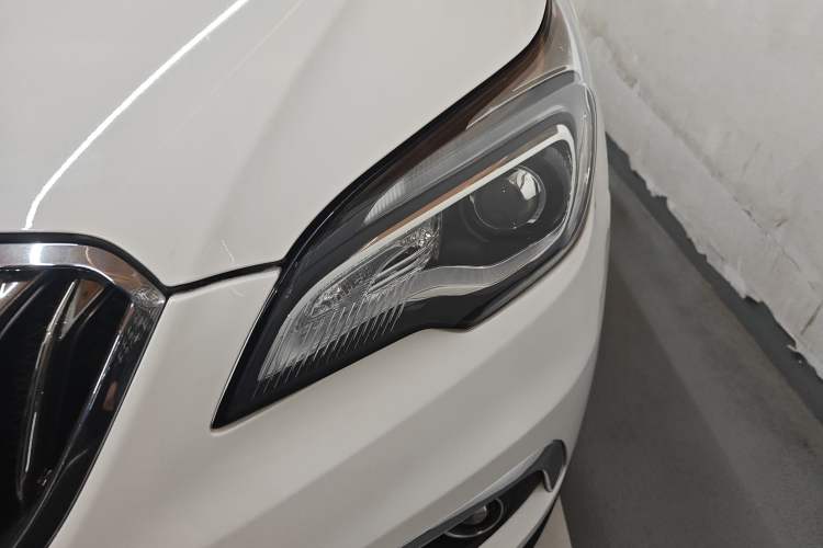 Used Buick Envision 2017 20T Two-Wheel Drive Leading Version Left Front Headlight