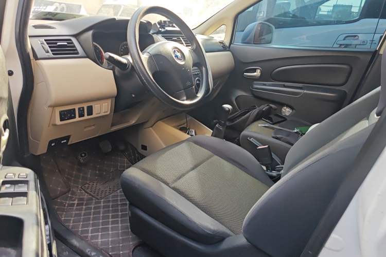 Used Venucia R50 2013 1.6L Manual Fashion Edition