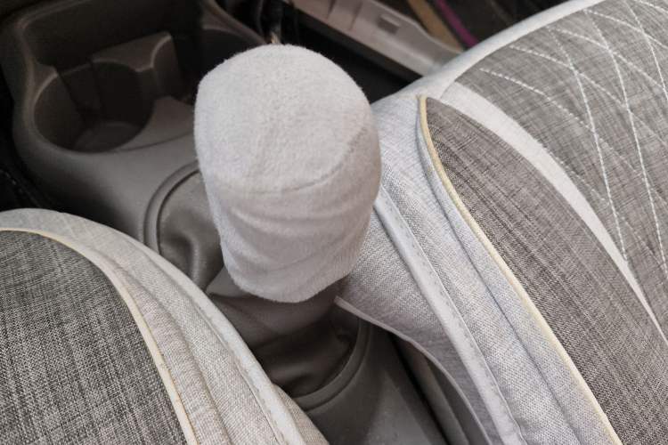 Used Nissan Sunny 2014 1.5XE Manual Comfort Edition Gear Lever