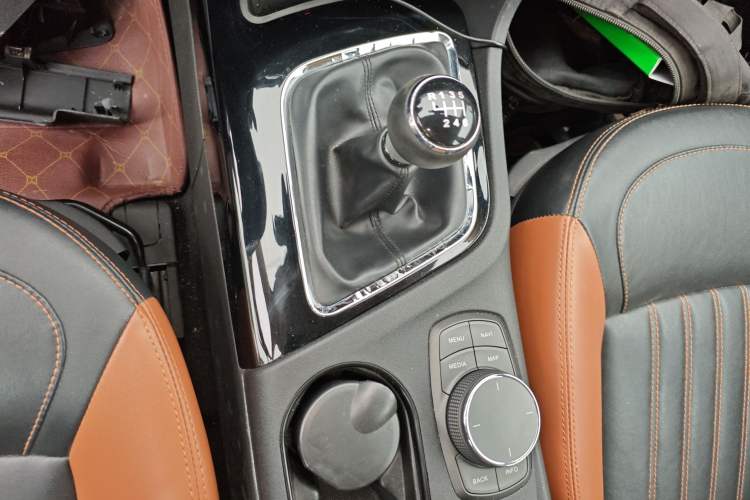 Used Soueast DX7 2016 1.5T Manual Triumph Edition
