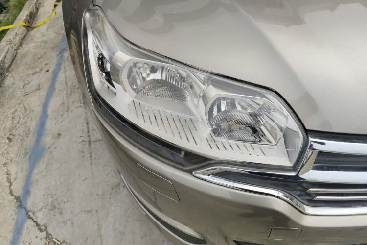 Used Citroen C5 2013 2.3L Automatic Zunyu Model Right Front Headlight