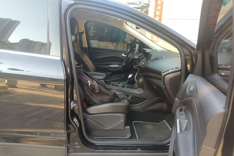 Used Ford Kuga 2018 Facelifted EcoBoost 180 Two-Wheel-Drive Platinum Wing Edition
