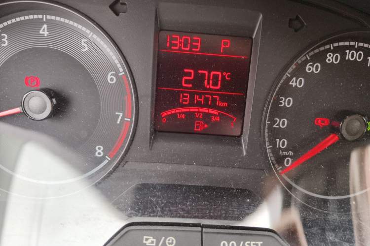 Used Volkswagen Santana 2016 1.6L Automatic Fashion Edition Odometer Close Up