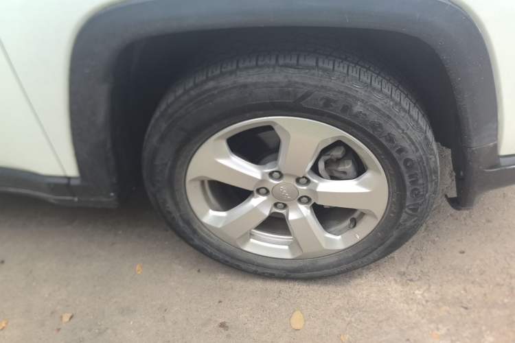 Used Jeep Compass 2017 200T Automatic Family Edition Right Front Wheel Hub