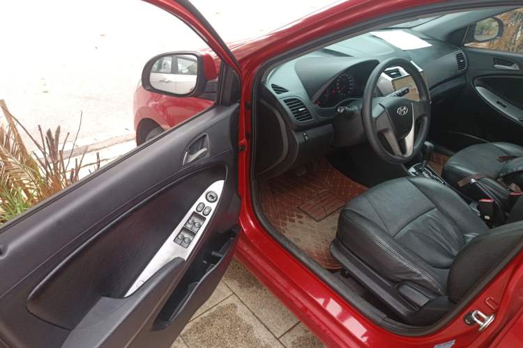 Used Hyundai Verna Ray 2016 1.4L Automatic Leading-Edge GLX
