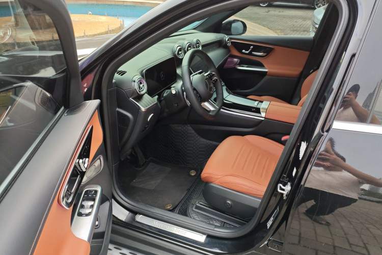 Used Mercedes-Benz GLC 2023 GLC 300 L 4MATIC Dynamic Edition 5-seater Driver Seat