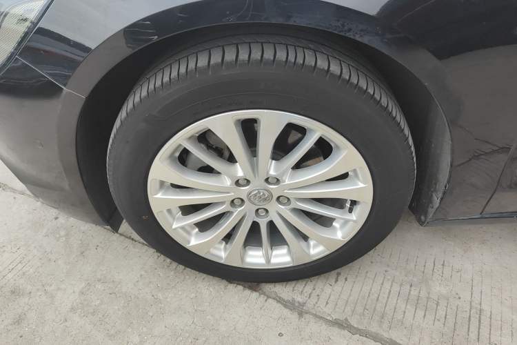 Used Buick LaCrosse 2016 Revised Version 28T Elite Edition Exterior 4